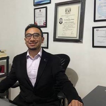 Dr. Luis Josu&eacute; Lugo S&aacute;nchez in his office at CEIICH, UNAM